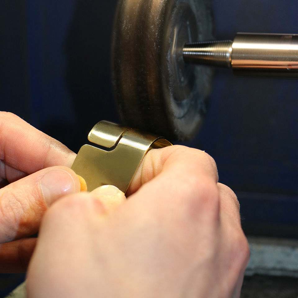 Un laboratorio di orologeria presso la Replica Handbag and Jewelry Shopping